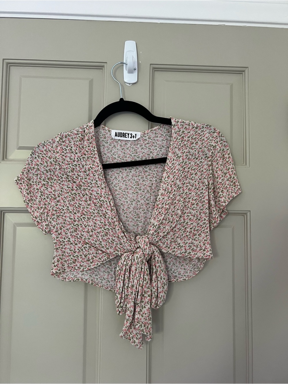 Audrey 3+1 Pink Floral Tie-Front Crop Top